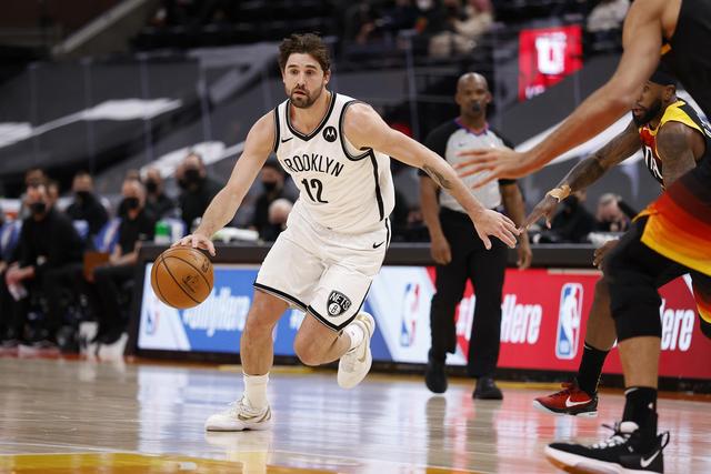 周琦缺阵首钢轻取福建 高诗岩16+12山东胜广州